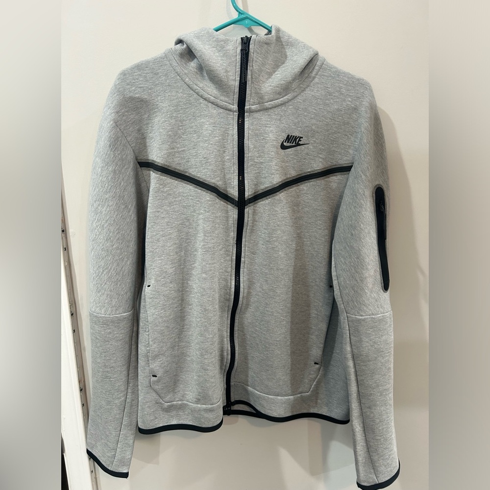 Nike tech hoodie worn 3 times in great condition very clean